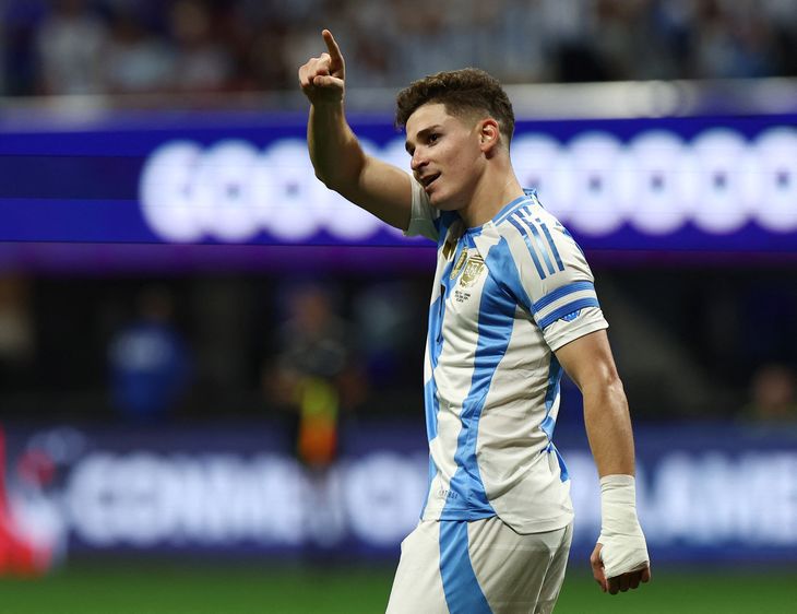 While scoring goals for the Argentine National Team in the Copa América, Julián Álvarez received another piece of encouraging news: he will compete in the 2024 Paris Olympic Games.