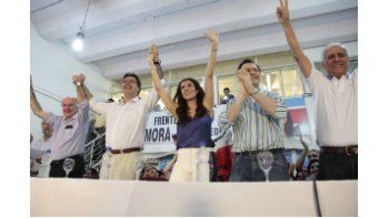 Claudia Ledesma Abdala, esposa del actual gobernador, durante el festejo en el búnker de su partido.