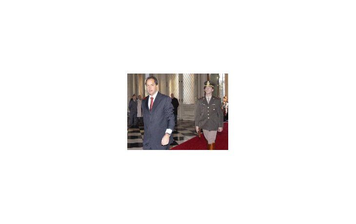 ámbito.com | Daniel Scioli pasó gran parte del día de ayer a cargo del Poder Ejecutivo. En la foto, se lo ve ingresando a la Casa de Gobierno, donde recibió a varios gobernadores y preparó visitas de campaña al interior.