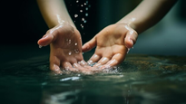 Para atraer dinero: el ritual con un vaso de agua
