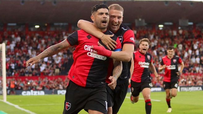 Banega abrió la victoria de Newells ante Independiente.