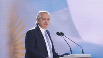 El presidente Alberto Fernández convocó hoy a los argentinos a unirse contra la impunidad, al cumplirse el 27 aniversario del atentado terrorista que el 18 de julio de 1994 destruyó la sede de la AMIA.