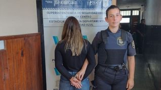 Le dieron prisión preventiva a la mujer policía acusada de llevar más de 20kg de droga.