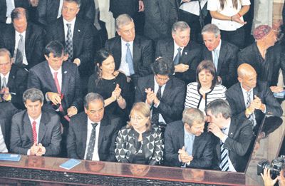 Hubo corralito de ministros con Alfonso Prat Gay, Susana Malcorra, Julio Martínez, Rogelio Frigerio y Marcos Peña en primera fila.