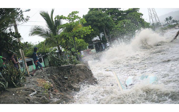República Dominicana. Así pasó el huracán causando temor e importantes destrozos en la zona. Se espera que llegue a Miami.