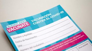 El Gobierno bonaerense realizó una denuncia penal por impresión apócrifa del carnet de vacunación