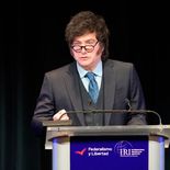 Javier Milei defendió su programa económico y criticó a la oposición peronista en un evento en Nueva York. Javier Milei defendió su programa económico y criticó a la oposición peronista en un evento en Nueva York.