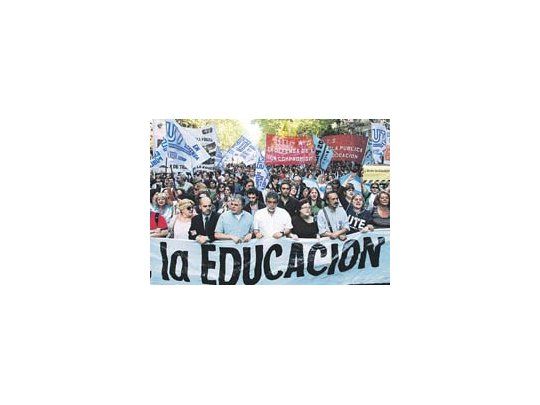 Las movilizacionesse multiplican en losdistritos dondeflorecen losconflictos con losmaestros.