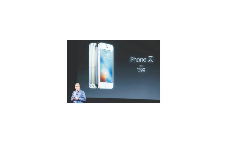 Greg Joswiak, vicepresidente de Apple, presentó ayer el iPhone Se en los cuarteles centrales de la empresa en Cupertino.También habrá nueva versión del Ipad Pro.