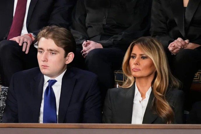 El video apunta contra Barren y Melania Trump.