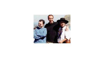 ámbito.com | Carlos Sorín (izq.) junto a sus actores