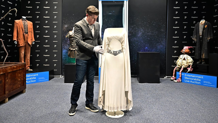 An iconic dress of Princess Leia in Star Wars goes up for auction