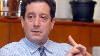 El presidente del Banco Central, Miguel Ángel Pesce, aseguró que el tipo de cambio no tiene atraso y aventuró un cepo cambiario por largo rato.&nbsp;
