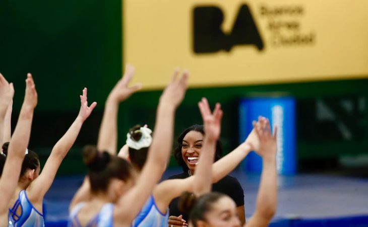 80 gimnastas argentinas entrenaron ante la atenta mirada de Simone Biles. 80 gimnastas argentinas entrenaron ante la atenta mirada de Simone Biles.