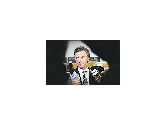 El candidato ajefe de Gobiernopor el PRO,Mauricio Macri,brindó ayeruna conferenciade prensaen un localpartidario paradenunciar una«campañasucia» en sucontra de caraa las eleccionesporteñasdel 3 de junio.