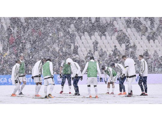 Juventus-Atalanta no pudo jugarse por el fuerte temporal de nieve que cayó en Turín.