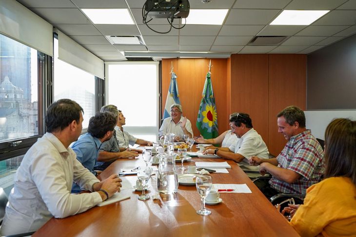 Javier Rodríguez junto a dirigentes de Carbap.