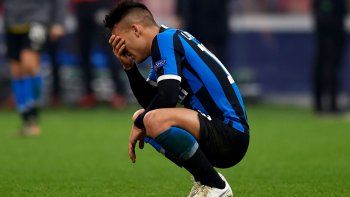 Lautaro Mart&iacute;nez se lamenta la temprana eliminaci&oacute;n de Inter en la Champions League.