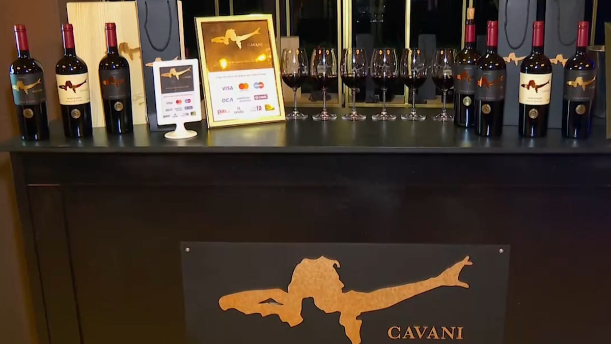 Edinson Cavani showed his business streak: he launched his own wine brand
