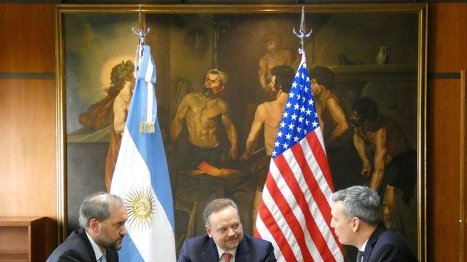 Juan Dominguez, vicepresidente de IMPSA; Jorge Salcedo, presidente, y Pablo Magistocchi, country manager de la empresa.