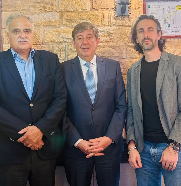 Cúpula de la FITA: Edgardo Tertzakián, secretario; Luis Tendlarz, presidente, y Javier Chornik, vicepresidente. Cúpula de la FITA: Edgardo Tertzakián, secretario; Luis Tendlarz, presidente, y Javier Chornik, vicepresidente.