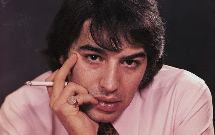 Roberto Sánchez, conocido como Sandro, falleció en 2010. Sus restos fueron exhumados en 2015 para realizar una prueba de ADN en el marco de la demanda de filiación.
