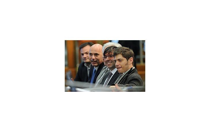 Axel Kicillof, Diego Bossio y las autoridades de Lotería Nacional presenciaron el sorteo.
