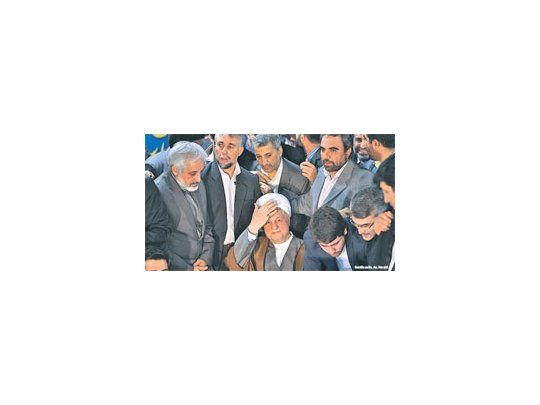 El expresidente iraní Akbar Hashemi Rafsanyani, de 78 años, sorprendió al presentar su candidatura para las elecciones del 14 de junio. Una paradoja: se espera que capte el voto reformista, aunque es acusado por la Argentina de haber participado en la decisión de volar la AMIA en 1994.