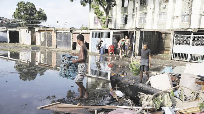 Grave. Inundaciones y anegamientos, la postal de la ciudad carioca.