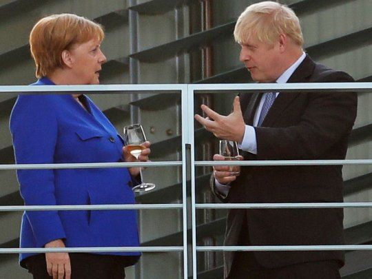El diálogo telefónico entre Johnson y Merkel disparó nuevas dudas de un acuerdo sobre el Brexit.