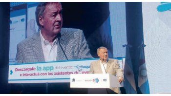 REALISMO. Juan Schiaretti cerró ayer el 11° Coloquio de la Unión Industrial de Córdoba con un discurso en el que agradeció el esfuerzo de los empresarios para sostener los niveles de competitividad pese a la crisis.