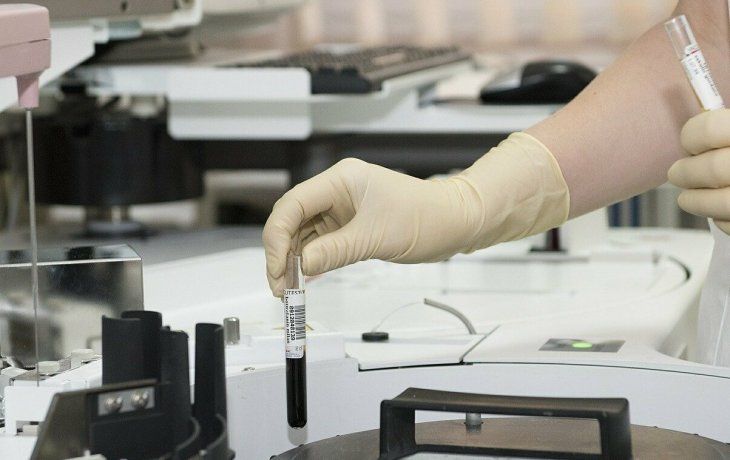 El ozono rompe la membrana lipídica de los virus y bacterias y los desactiva