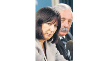 ámbito.com | La ministra de Economía, Felisa Miceli, estuvo acompañada por el subsecretario Javier de Urquiza cuando anunció lo que el campo estaba esperando:se podrá exportar más.