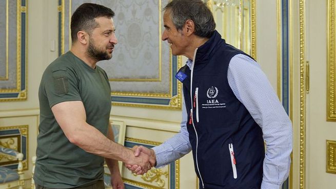 Volodimir Zelenski junto a Rafael Grossi.&nbsp;