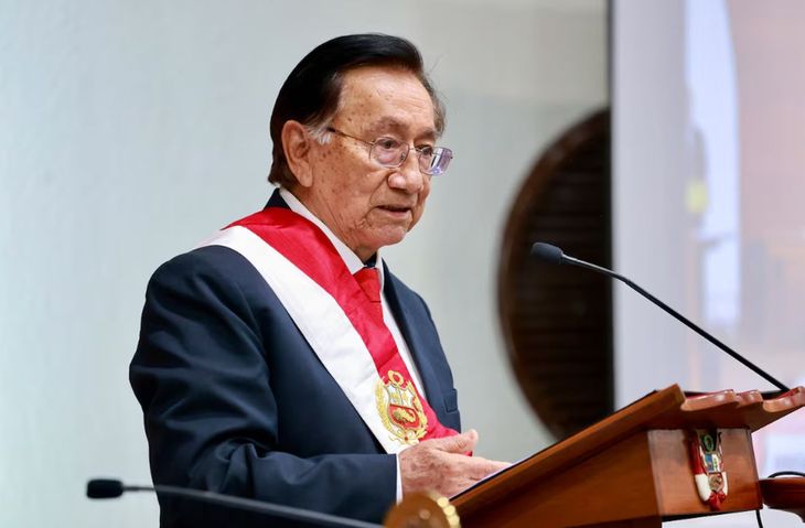 "Vamos a trabajar para que las elecciones sean más limpias y para tener nuevos representantes", dijo Balcázar tras la ceremonia. "Vamos a trabajar para que las elecciones sean más limpias y para tener nuevos representantes", dijo Balcázar tras la ceremonia.