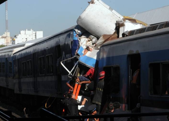 El 22 de febrero un tren de la exlínea Sarmiento chocó en Once contra el sistema de paragolpes de contención con 1.200 pasajeros a bordo.