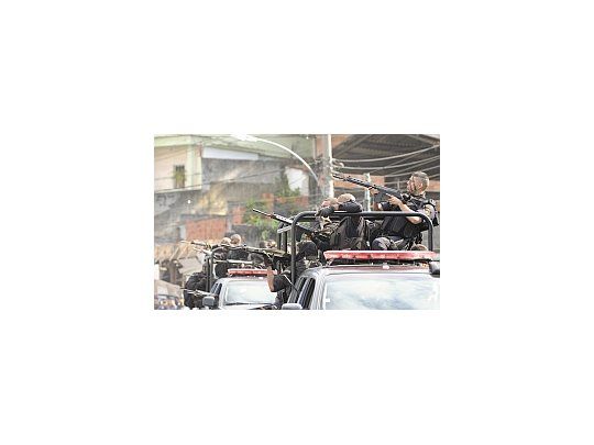 Las fuerzas militares tomaron la mayor parte del complejo de Alemao, en Río de Janeiro.