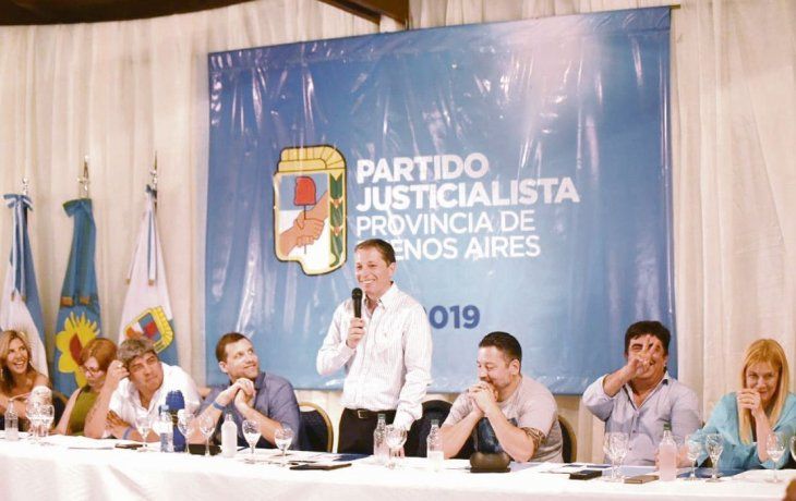 fin a la puja: macri unificado apura al pj, aun sin candidato
