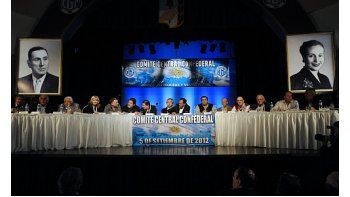 Los gremios antimoyanistas entraron en cuenta regresiva para definir quién conducirá la CGT oficialista