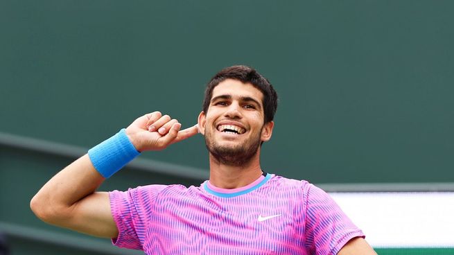 En un partido con tinte divertido, el español y principal favorito al título, Carlos Alcaraz, se metió en los octavos de final del Masters 1000 de Miami﻿ al superar al francés Gael Monfils.