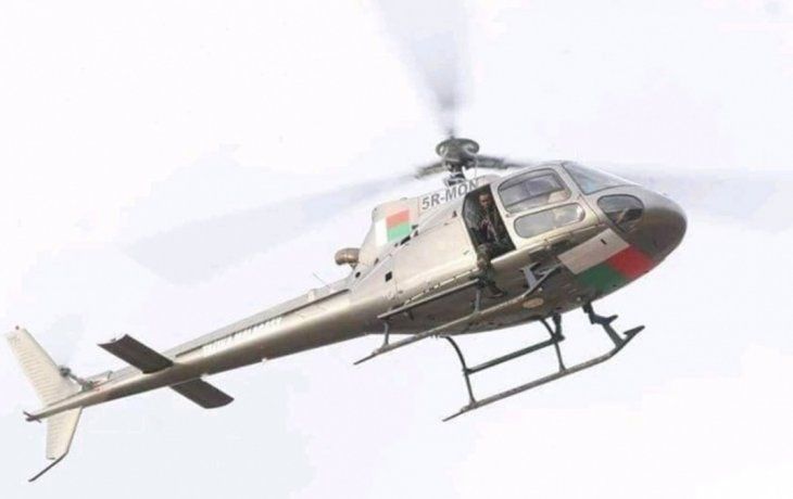 El helicoptero que iba a ver la escena de naufragio en Madagascar.