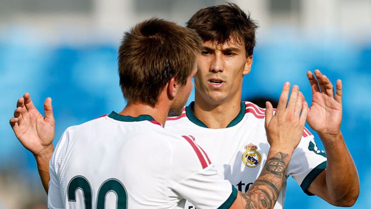 Mastantuono festejando su gol con Gonzalo García.