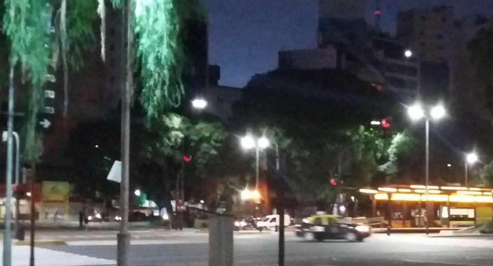 SIN TRANSPORTE. El paro del transporte público se siente con fuerza, apenas algunos taxis circulan por las calles porteñas.
