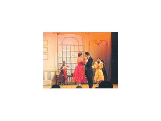 Iñaki Urlezaga bailó su conocida versión coreográfica de «Traviata» en la inauguración del teatro lírico misionero.