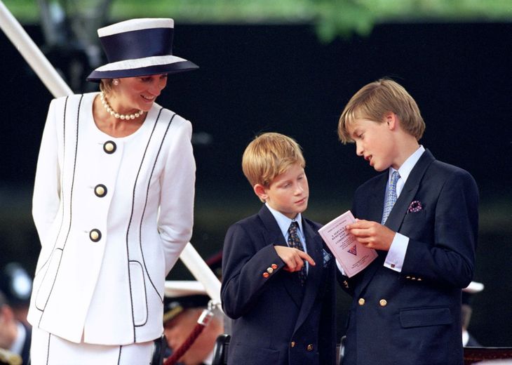 Lady Di junto a sus hijos, William y Harry.