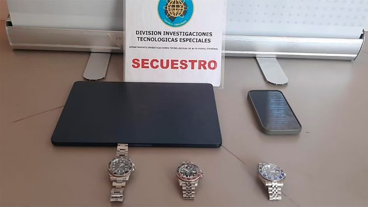 Secuestro de computadora, teléfono y relojes de Manzoni. Secuestro de computadora, teléfono y relojes de Manzoni.