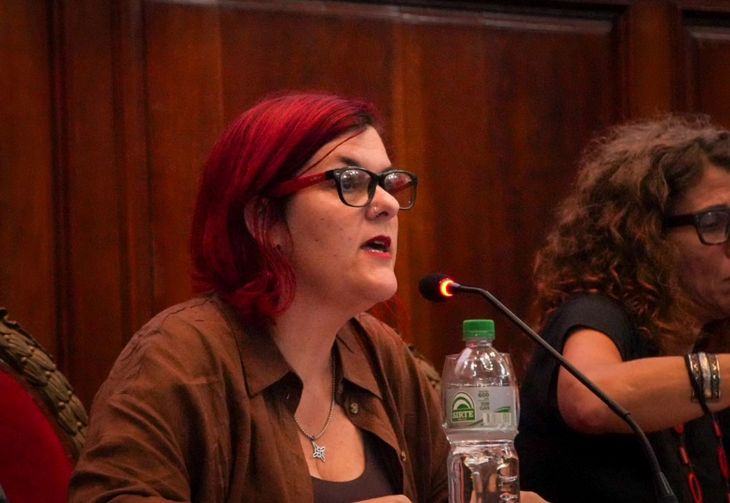 Spilman cuestionó la falta de actuación contra la pobreza infantil. Spilman cuestionó la falta de actuación contra la pobreza infantil.