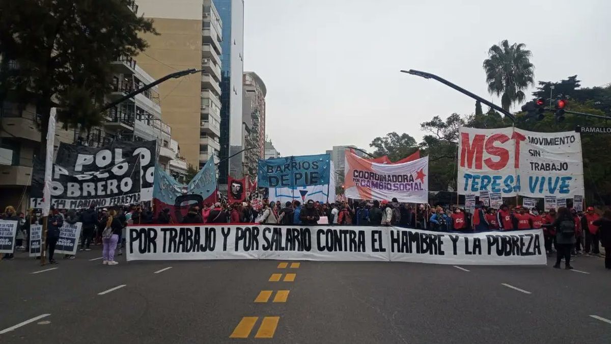 Cortes y demoras de tránsito por manifestantes en distintas zonas de la Ciudad de Buenos Aires