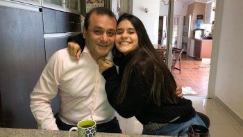 Oscar Herrera Ahuad, candidato del Frente Renovador de la Concordia, junto a su hija.