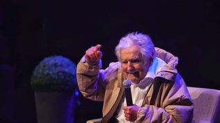 El expresidente José Mujica lucha contra un cáncer de esófago.